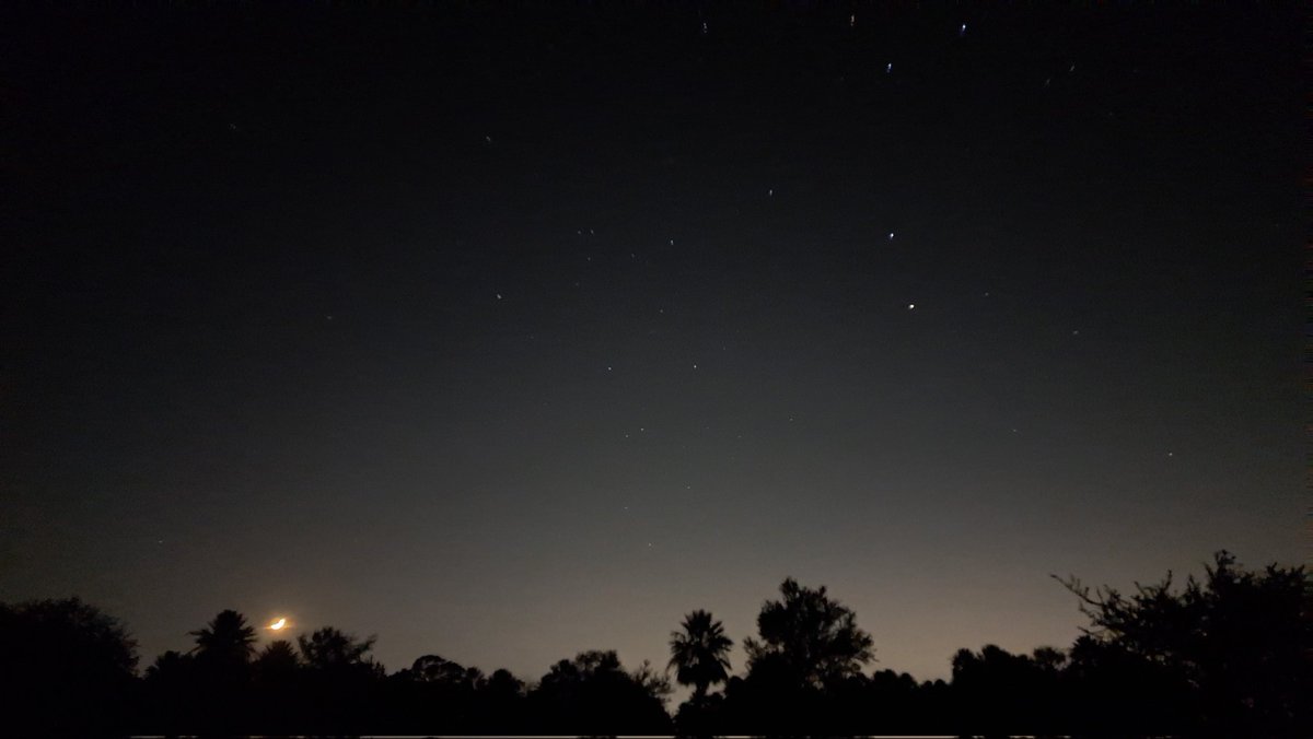 lacatalinapy's tweet photo. 3 AM. Por que tan perezosa la luna? https://t.co/pKGsQ0gKQy