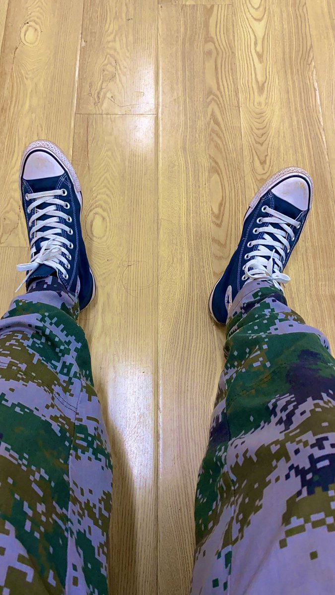 158400501wer's tweet photo. 制服控看过来 https://t.co/LyfyEJACwW