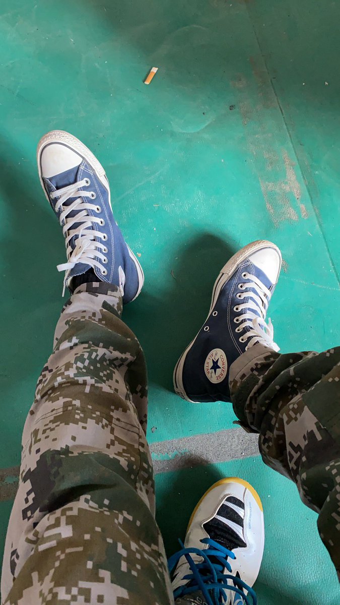 158400501wer's tweet photo. 制服控看过来 https://t.co/LyfyEJACwW