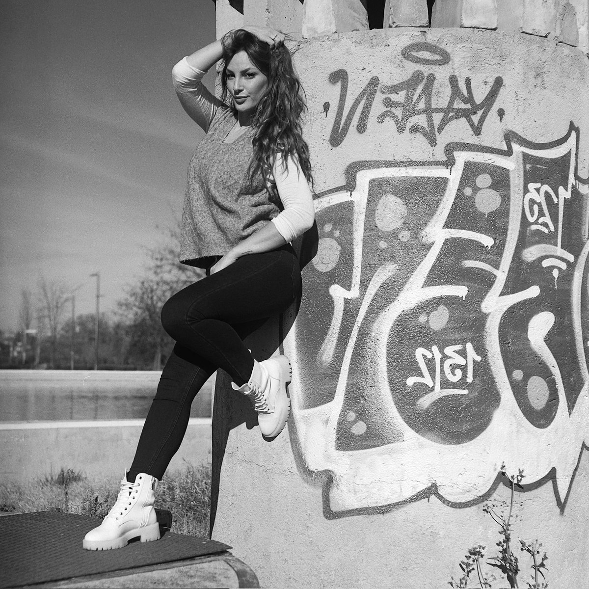 Nereida_019's tweet photo. Gracias por darme más de lo que me hace sonreír así. Es mucho más que un trabajo. Es terapia, superación, ilusión, esperanza, vida.
Fotografía @Javifoto  #MamiyaC330
Asistente @axyley 

#model #modelo #acting #pose #ginger #modelodefotografía #imagen #natural #analogico https://t.co/m7t7kLnurg