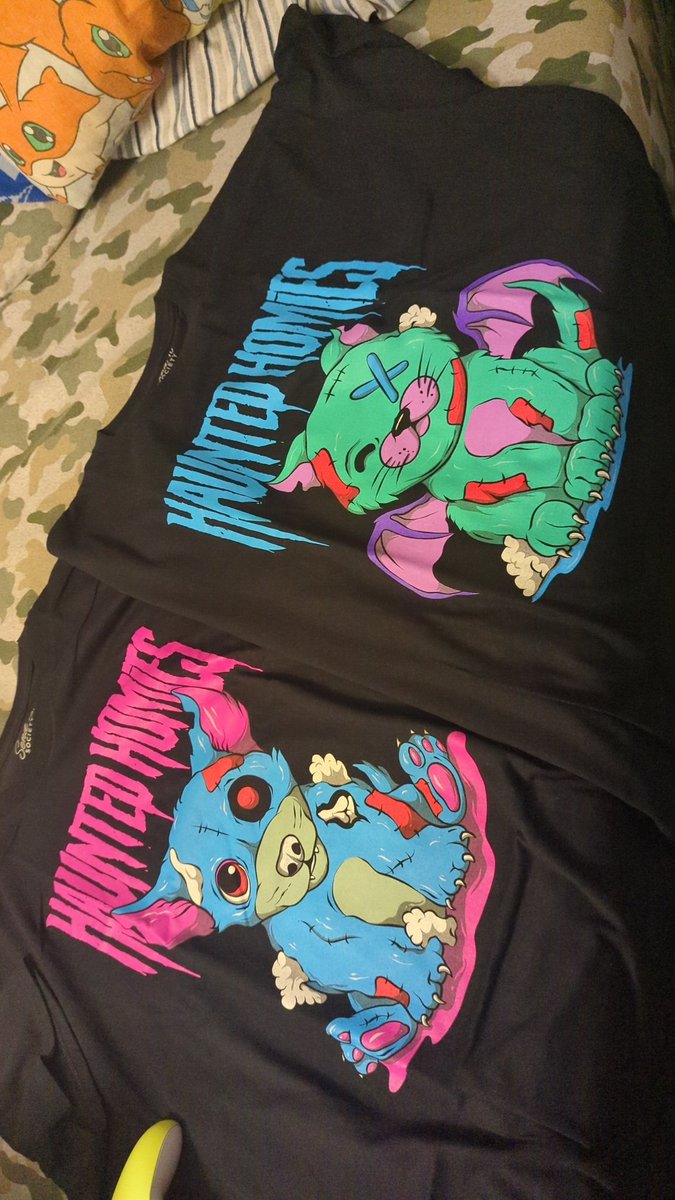 Abbikins124's tweet photo. Got my @senditsociety merch in today!!! Now to wear it all everywhere, and find other #HauntedHomies in my area :) @EltonCastee @ItsCoreyScherer @CorbinReinhardt @mattrife https://t.co/Xx9aA5YMrd