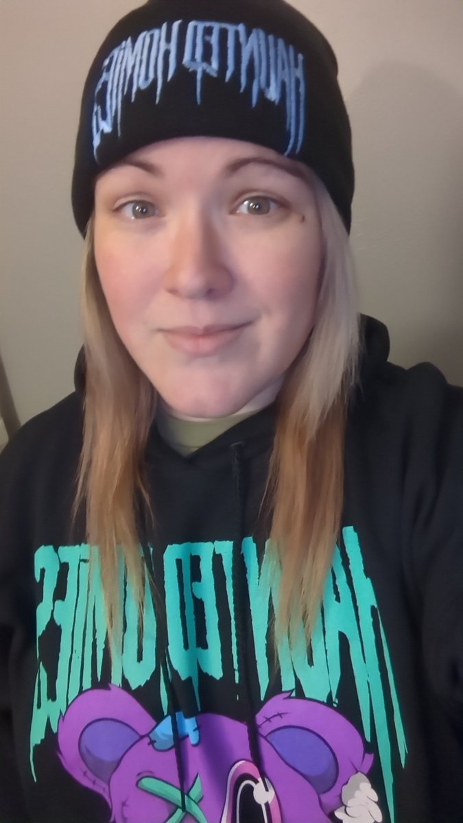 Abbikins124's tweet photo. Got my @senditsociety merch in today!!! Now to wear it all everywhere, and find other #HauntedHomies in my area :) @EltonCastee @ItsCoreyScherer @CorbinReinhardt @mattrife https://t.co/Xx9aA5YMrd