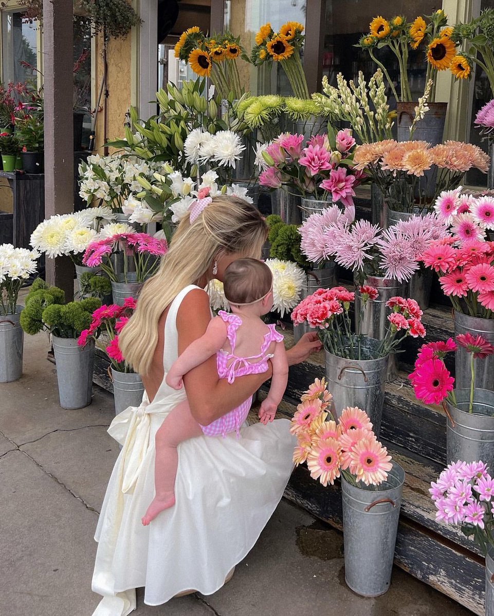 bestofpinkk's tweet photo. girl mom🩷 https://t.co/fGY5E5cxxi