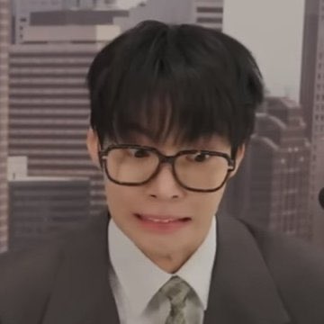 only1_127's tweet photo. 차트아웃이라고? 으잉? 
괜찬어 지금부터 정신체리고 스밍하면되징 
우리 칠즈니 비데어포미 하구 있지~?

[도영팀! 스밍릴레이 해주라!]
@ado_d0 
@luzjii 
@summer9621 
@kimdo021 
@bunny_dy9621 https://t.co/UDTM0lx0YP