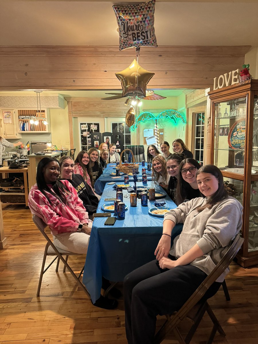 OF_Varsity's tweet photo. Thank you to Anna & her mom for hosting tonight’s pasta party!
A much needed night to just be together! We are so glad Prim got to join us for a little while!
#tenacity💪🏽 #weareallinthistogether #forPrim💛 #loveandtrust #takeOFf #foreverstrong #bengalpride🐯 https://t.co/HpYzuhgfEd