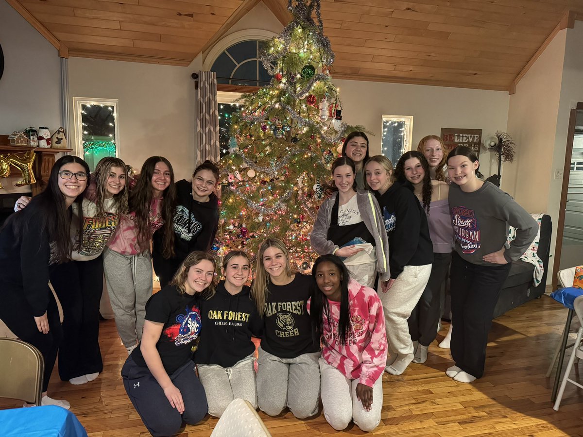 OF_Varsity's tweet photo. Thank you to Anna & her mom for hosting tonight’s pasta party!
A much needed night to just be together! We are so glad Prim got to join us for a little while!
#tenacity💪🏽 #weareallinthistogether #forPrim💛 #loveandtrust #takeOFf #foreverstrong #bengalpride🐯 https://t.co/HpYzuhgfEd