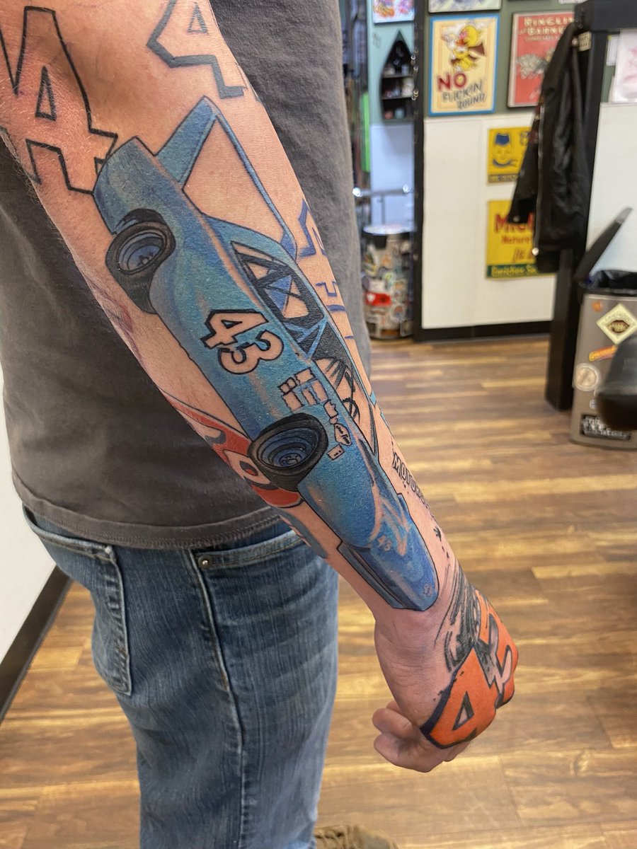 Tundra_43's tweet photo. @LEGACYMotorClub @AdventHealth @Erik_Jones @DAYTONA @ToyotaRacing 43 days LETS GO 💪🏼🏁 @therichardpetty @Erik_Jones @AdventHealth @OriginalSTP @ToyotaRacing #Support43 🤘🏼 https://t.co/UU4cX9Axju