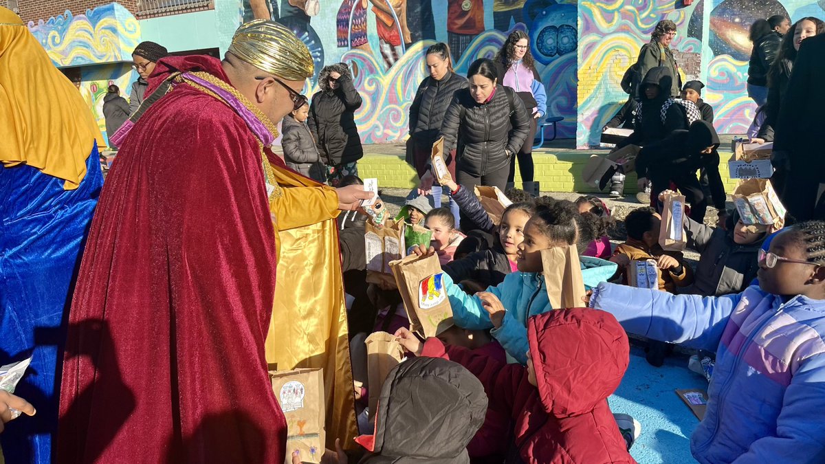 Bayard Taylor School celebrated Three Kings Day with a visit from The Rumberos Jeep Club and a Firetruck. Students were also greeted by the kings, who presented them with gifts and treats in their beautifully decorated shoeboxes. #HappyThreeKingsDay #PHLED