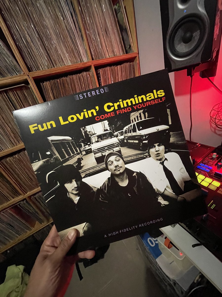 ritmoequis's tweet image. Este disco si que me pone de buen humor @funlovincrims #comefindyourself #vinyl #funlovincriminals