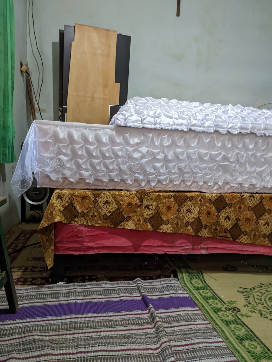 lczbry's tweet photo. Tahun baru yang berat .. aku lihat kamu sudah sembuh pah. Tp ternyata kesembuhanmu itu adalah cara perpisahan untuk selamanya.😭
selamat jalan papah.. Tuhan Yesus membimbing jalanmu.. https://t.co/PTsqoxFBmN