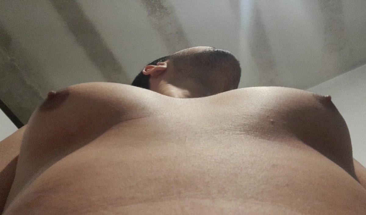 Só queria um bezerro pra cair de boca nos meus peitos agora 🥵🍼

#peitos #chest #tetas #mamadordepeito #nipples #nippleplay #amantedetetas