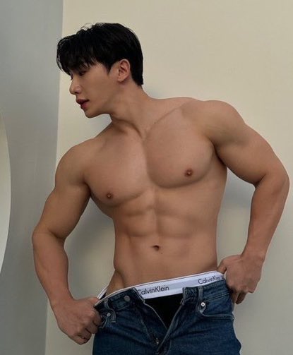 menArchives1's tweet photo. Wonho https://t.co/VWpTFbGmEv
