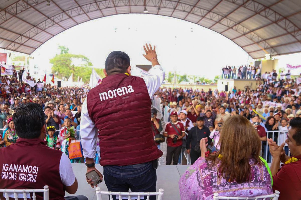 EstebanRZepeta's tweet photo. Desde lo más alto de la zona del Totonacapan, en #FilomenoMata, militantes y simpatizantes se dieron cita demostrando su apoyo y respaldo a nuestra precandidata única para que #SigamosHaciendoHistoriaEnVeracruz
Agradecimiento especial a José León López "El Tigre", compañero de lucha y miembro fundador de nuestro movimiento, quien nos ayudó como traductor del mensaje de la ingeniera @rocionahle