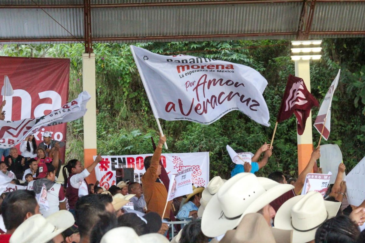 EstebanRZepeta's tweet photo. Desde lo más alto de la zona del Totonacapan, en #FilomenoMata, militantes y simpatizantes se dieron cita demostrando su apoyo y respaldo a nuestra precandidata única para que #SigamosHaciendoHistoriaEnVeracruz
Agradecimiento especial a José León López "El Tigre", compañero de lucha y miembro fundador de nuestro movimiento, quien nos ayudó como traductor del mensaje de la ingeniera @rocionahle