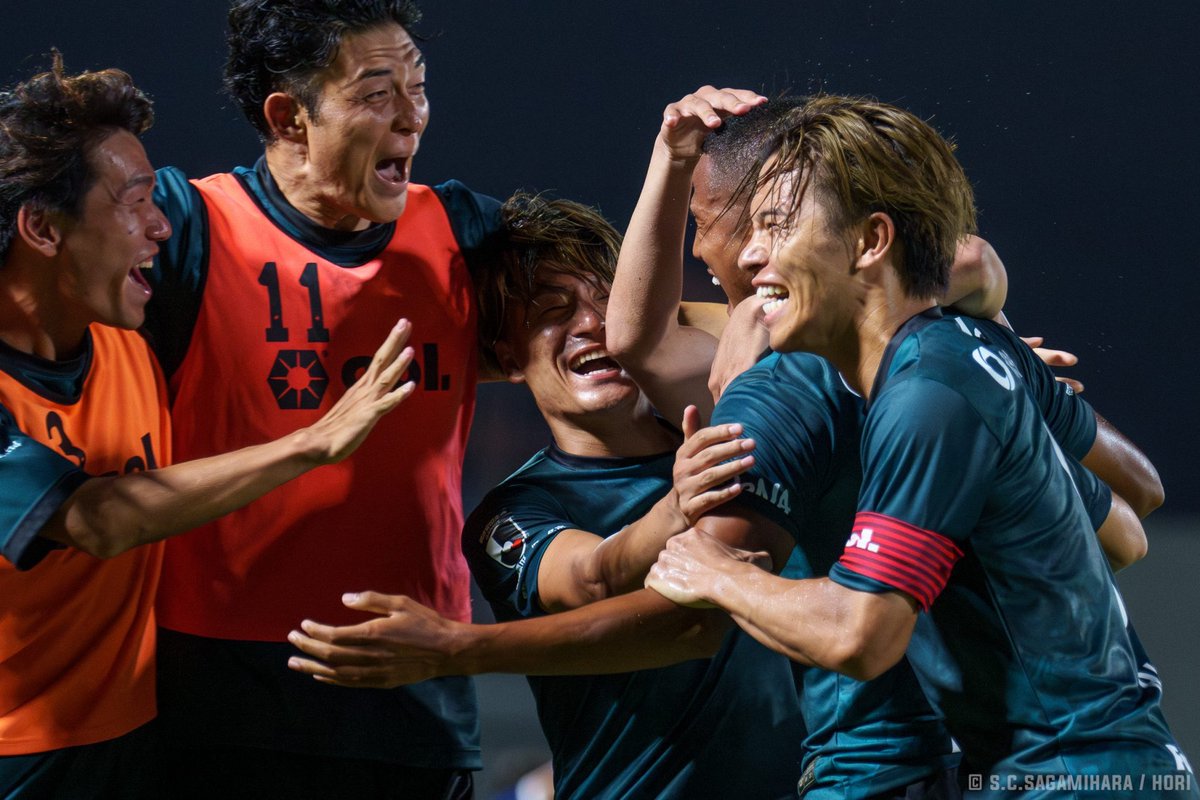 sc_sagamihara's tweet photo. ✔︎契約解除のお知らせ

#デュークカルロス 選手との契約を両者合意のもとで解除することとなりましたのでお知らせします。

💬この度、SC相模原を去る事になりました。
今年で僕のプロキャリアは7年目を迎えました。長いようで短いこれからのサッカー人生を考えた時、以前からの夢にチャレンジしたい気持ちが強くなりました。

そしてその決断を尊重し背中を押してくれたクラブには感謝の気持ちでいっぱいです。

苦しい時期を乗り越えて連勝をした夏、負けられない試合で逆転勝利した時など、僕にとってたくさんの思い出があります。
どんな時でも熱く応援してくれるサポーターの皆さんが大好きです。

1年間僕を支えてくださった全ての方々に感謝致します。
僕はこれからもSC相模原のサポーターの1人として応援しています。
ありがとうございました。

https://t.co/OCPMcYYBuq

#SC相模原 || #SCS