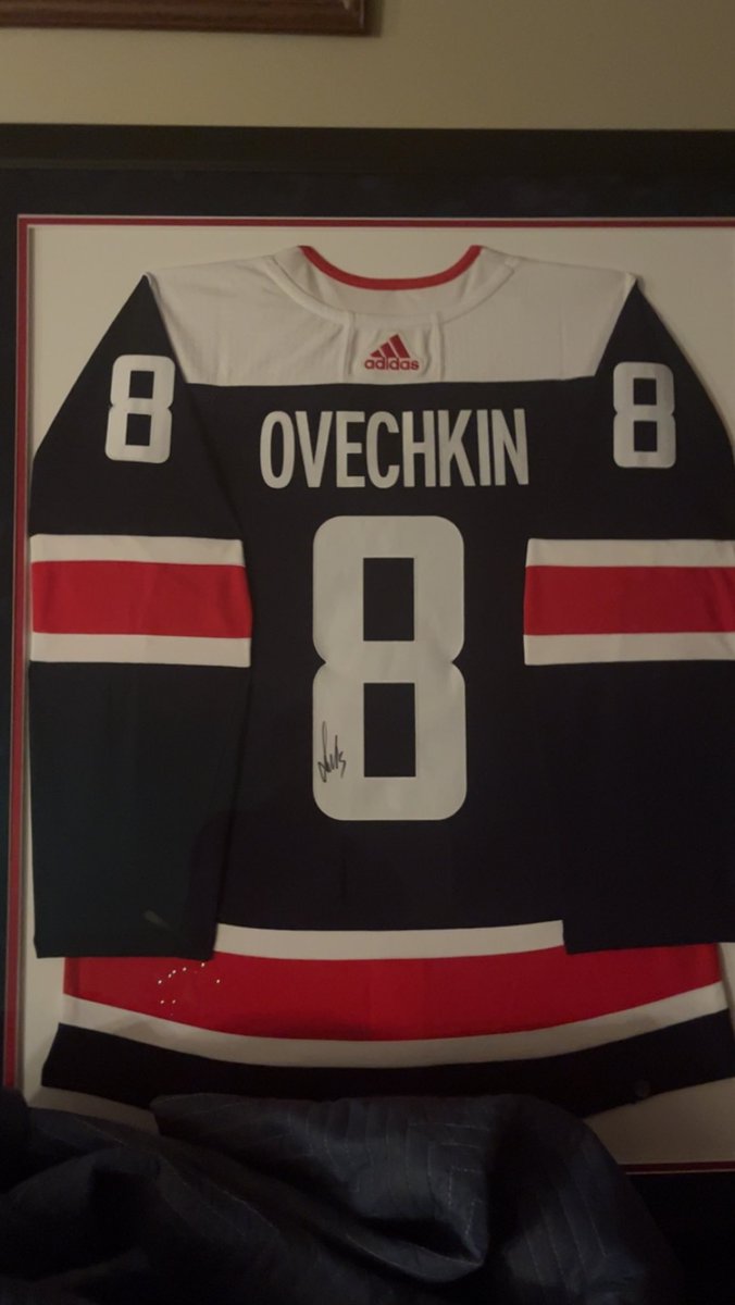 My hockey oomfs will understand but just was just gifted this signed gameworn ovi jersey omg🤯