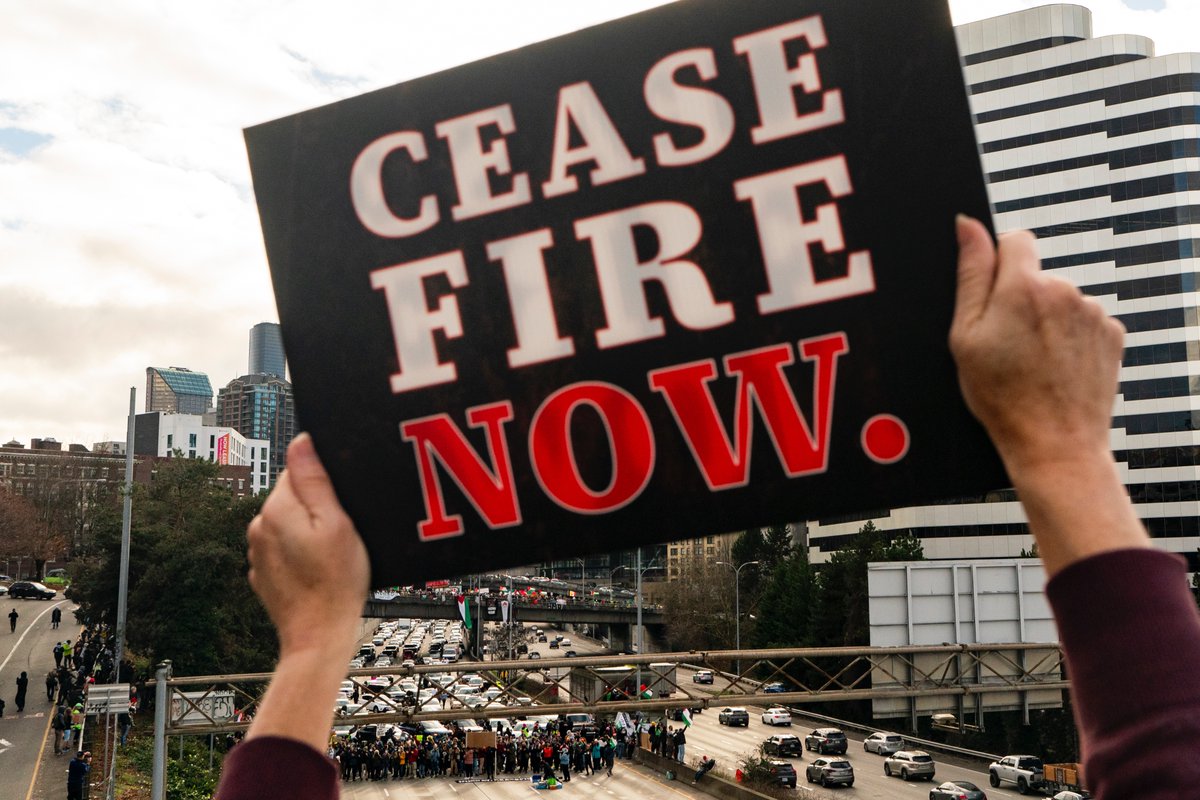 lindseywasson's tweet photo. More from today as Pro-Palestinian protesters calling for cease-fire in Israel-Hamas war blocked NB I-5 for several hours, Saturday, Jan. 6, 2024 in downtown Seattle. (@AP_Images Photos/Lindsey Wasson) https://t.co/FIAoML5acR https://t.co/Z4vWbd9plj