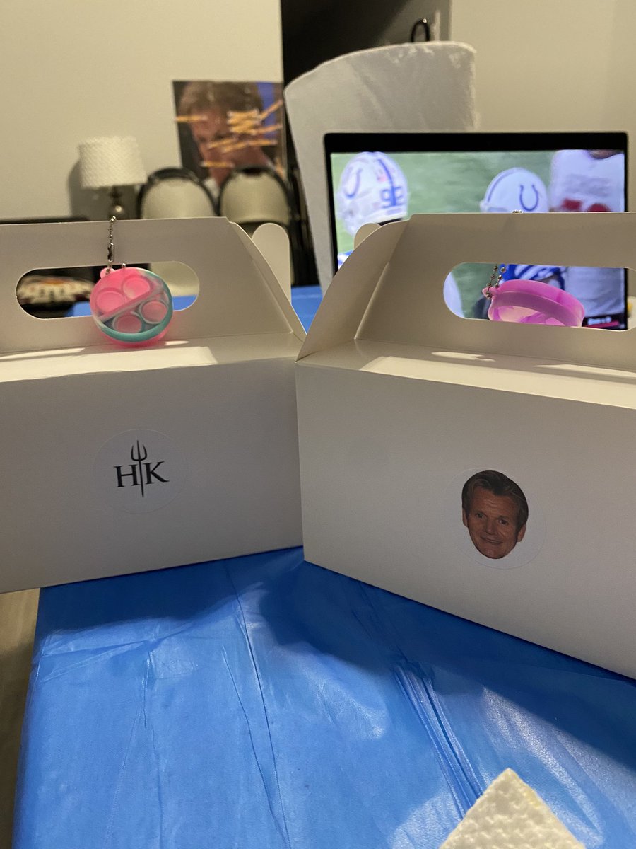 DynamoPollo's tweet photo. Hey @GordonRamsay, my 9 year old wanted a @HellsKitchenFOX theme birthday party. His mom couldn’t say No and she had to make everything. One of the games was to pin the pencil on your ear while blindfolded 😂 #HellsKitchen #GordonRamsay #YesChef https://t.co/CZMOx3gIKk