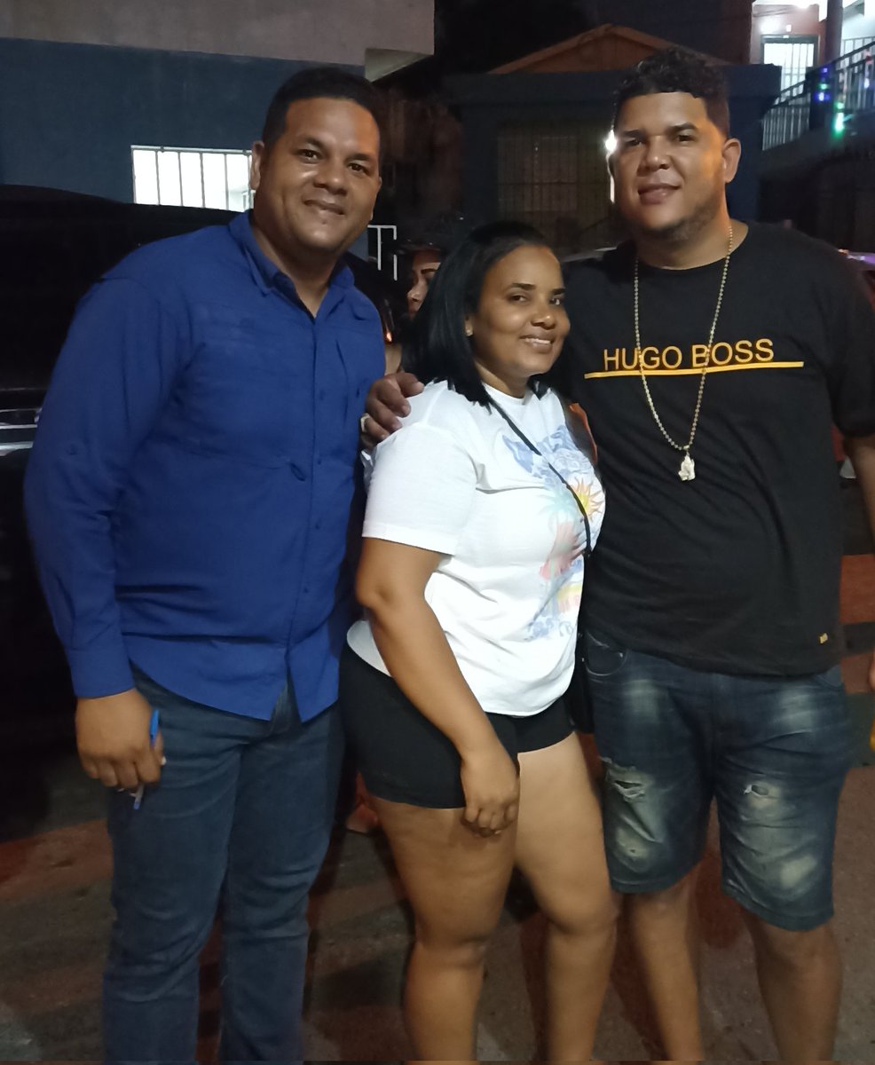 JSocialGSD's tweet photo. Hoy los compañeros de la Circunscripción 3 del Distrito Nacional estuvieron en el sector #27DeFebrero 
.
.
Organizando los delegados de cada mesa para la #DraKeylaRegidora 

#JusticiaSocial #CarolinaAlcaldesa #LuisPresidente2024 
@luisabinader 
.
. https://t.co/nPszFNKWK0