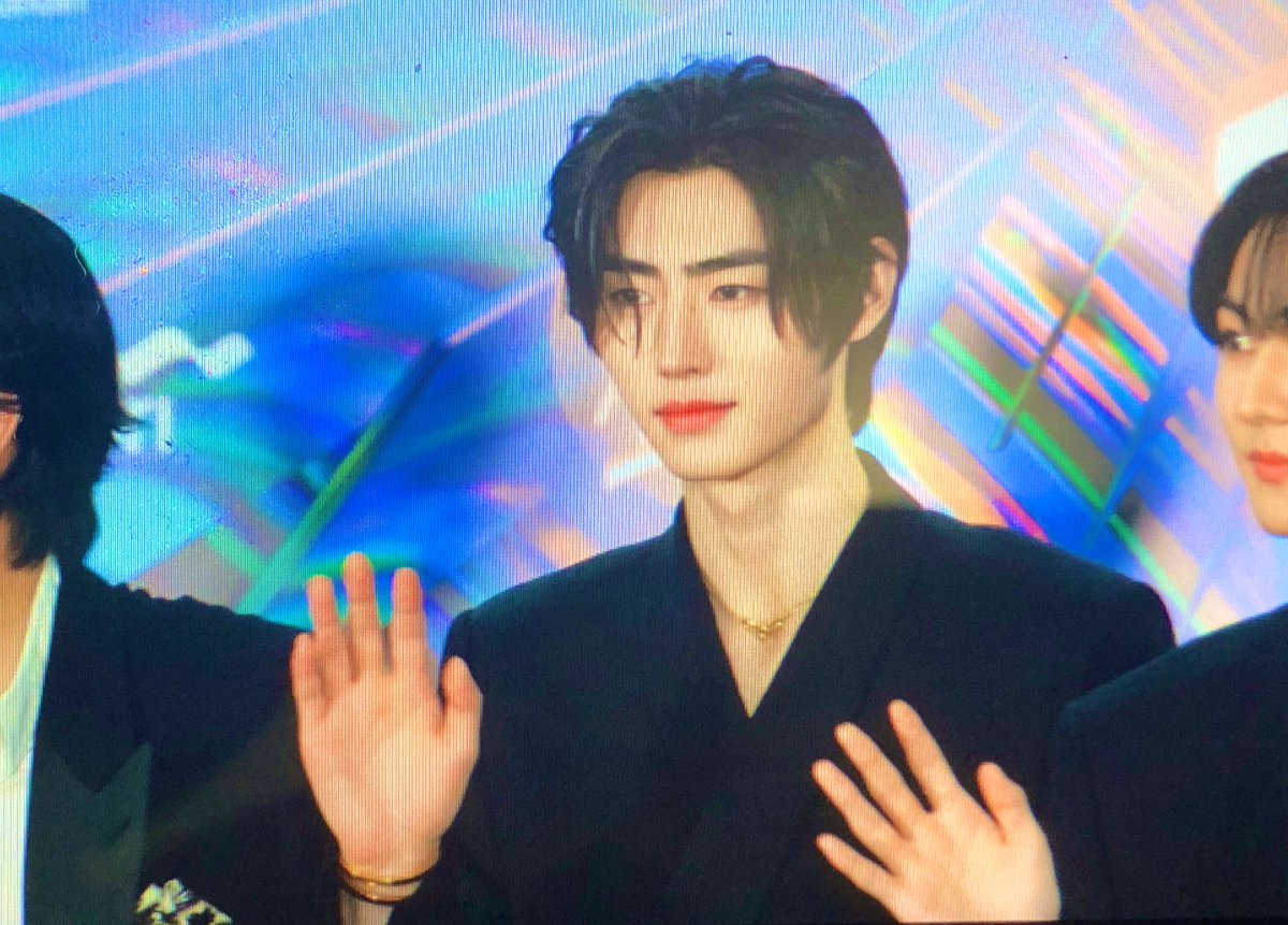 mashedandbagle's tweet photo. 240106 GDA Red Carpet - Heeseung Sunghoon Jake #ENHYPEN #GDAinJakarta #GDA2024 #엔하이픈 https://t.co/j0GabgsGZn