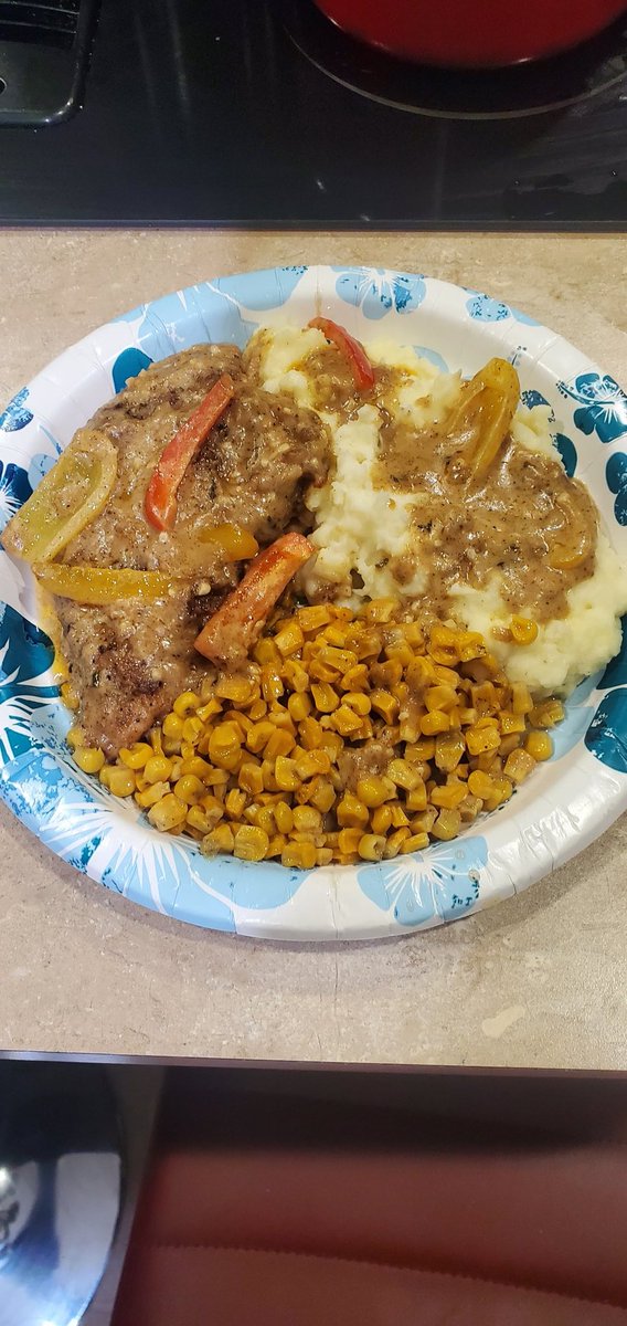 Ron51416700's tweet photo. Yall asked for more.... I gotcha.
Quick look
Menu: Gravy Smothered Turkey Chops with Sour Cream Mashed Potatoes and Sweet Corn.
#CHEFSoFresh
#SoulMusicAndSoulFood https://t.co/Xdd4a4eKCB