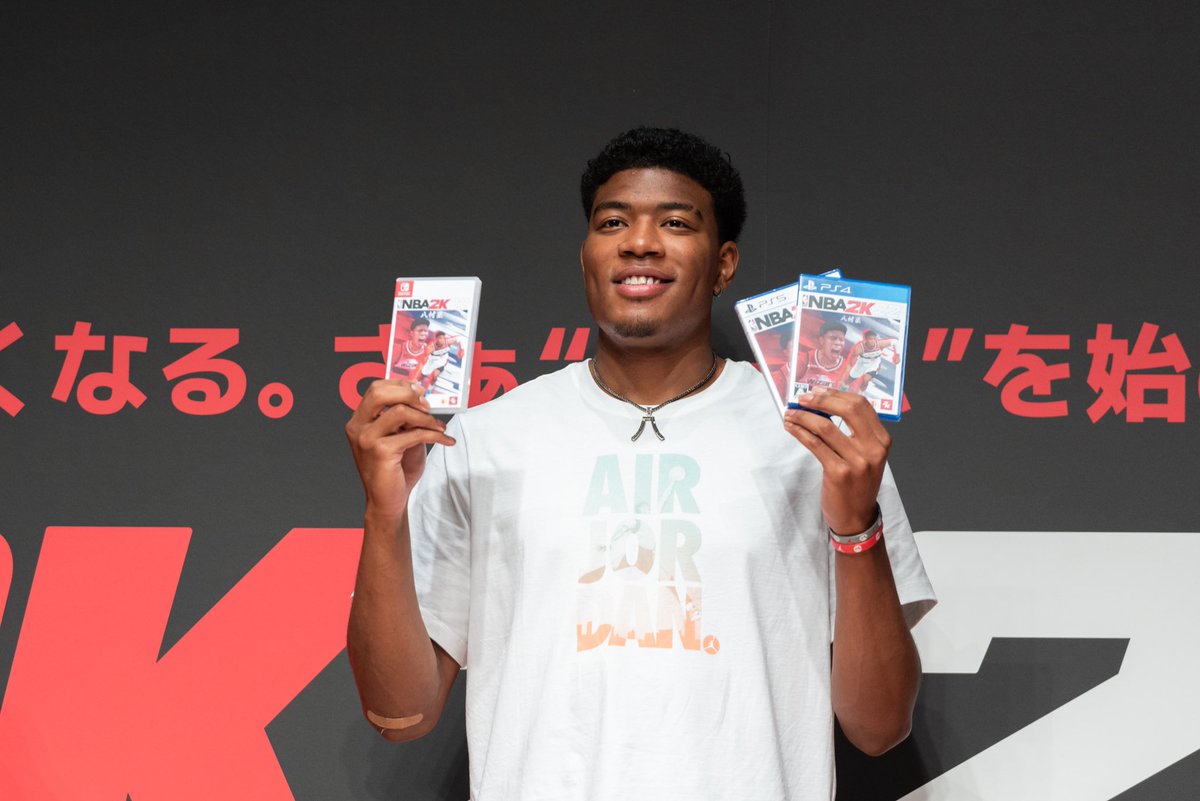 Yep8118's tweet photo. Rui Hachimura hurt his elbow  a couple games ago and here in this throwback pic (launching his cover for NBA 2K) he has a bandaid on his elbow too😭 Please stay healthy, RuRu🙏🏾🥷🏾

#hachimurarui https://t.co/KfYh9ELaNo