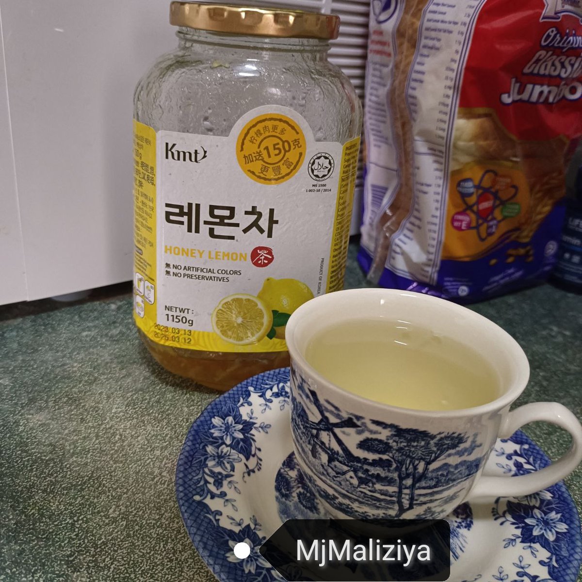 MJMaliziya's tweet photo. Yayy dah sampai, ini kali kedua aku repeat🤩

Sedap gila wehh Korean Hansung Honey Tea ni, anak2 pun suka. Aku suka bancuh dgn air panas. Batuk &amp; selesema boleh lega beb, memang terbaiklah.  Yang penting, "HALAL"💯. 

Korang patut cuba. Cek thread sebab kat sana ada promo... https://t.co/mrTa7riQnf