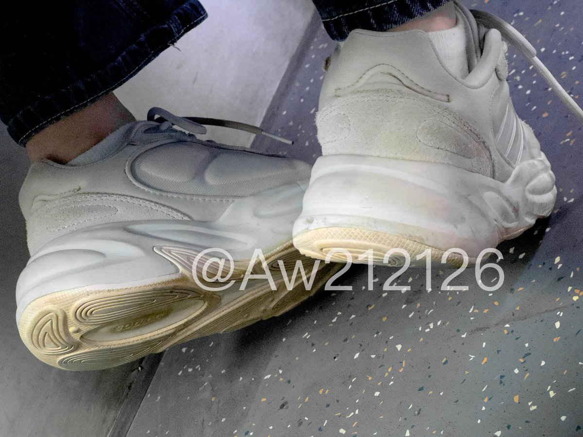 Aw212126's tweet photo. #扫楼 ＃骚鞋  ＃射鞋  #臭鞋 #足控 #臭脚 #船袜 ＃白袜 #运动鞋 #小白鞋 #足控 #足交 #街拍 #射脚 #射屏 https://t.co/G0E2p1A0gJ