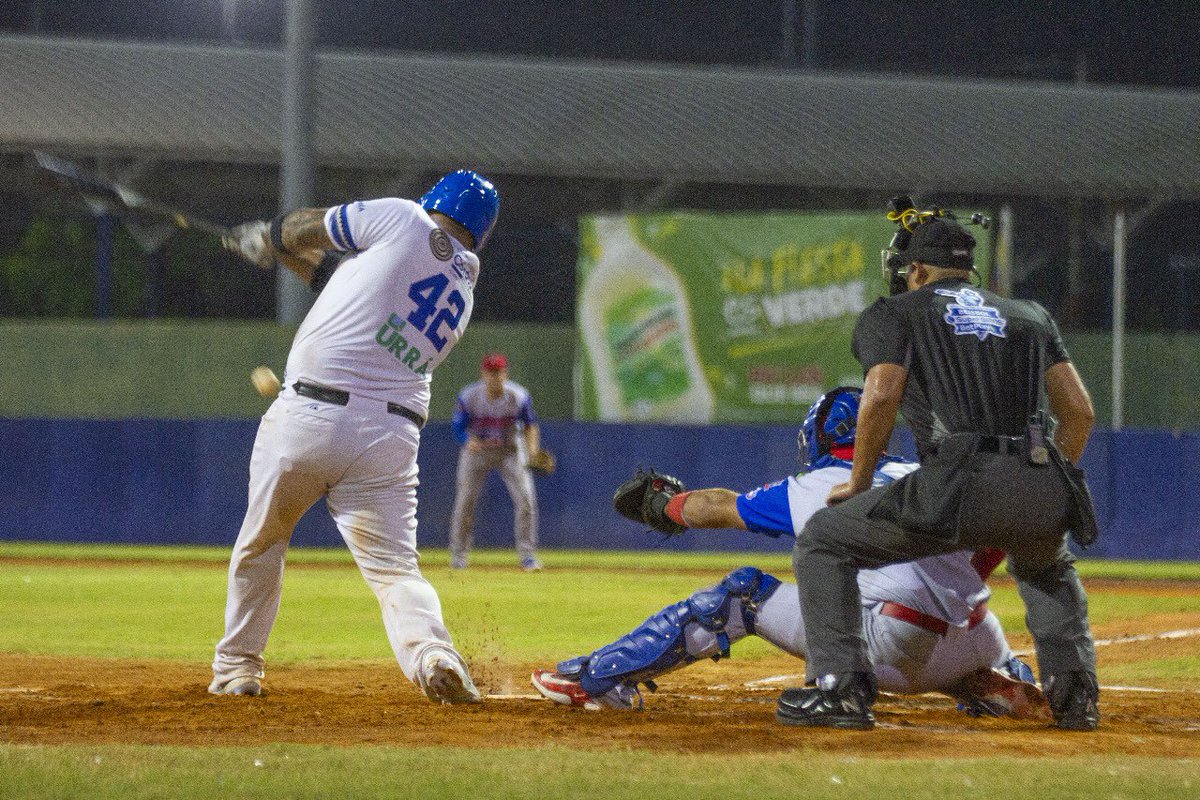 CARIBEsports's tweet photo. ¡El juego se pone 7 carreras por 5 en el sexto episodio a favor de Caimanes de Barranquilla! 
Sintonízate con Caribe Sports News a través de YouTube &amp; Facebook live
https://t.co/2BxTt5nwzz https://t.co/B8hObHUQDV