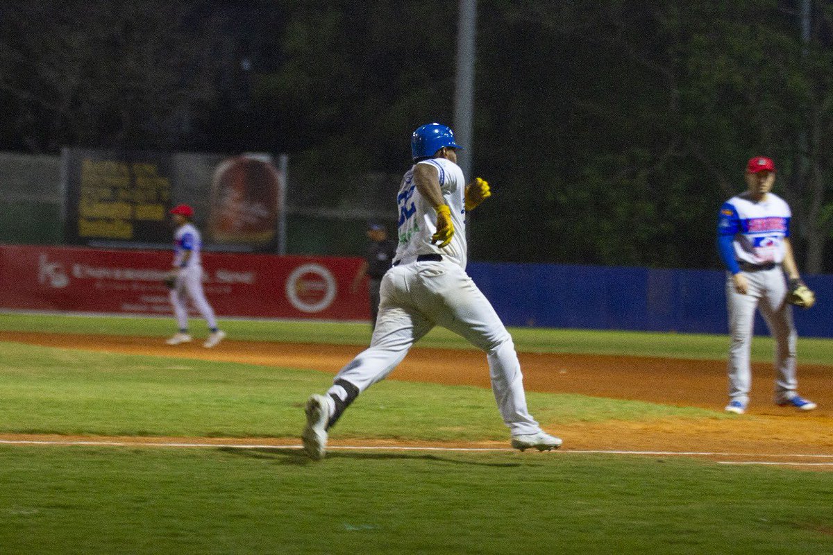 CARIBEsports's tweet photo. ¡El juego se pone 7 carreras por 5 en el sexto episodio a favor de Caimanes de Barranquilla! 
Sintonízate con Caribe Sports News a través de YouTube &amp; Facebook live
https://t.co/2BxTt5nwzz https://t.co/B8hObHUQDV