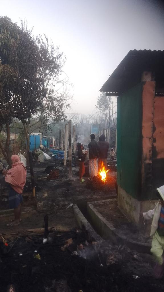 romddullah's tweet image. @ArsonAttack 5, Jan 7

A massive fire, laden with betrayal, has torn through plastic-made #Rohingya shelters in camp 5, leaving a trail of destruction. The year 2024 is witnessing heart-rending reports of fire incidents emanating from different camps.

Photo: Collected