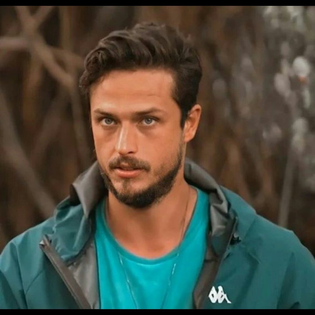 ladynoleyn's tweet photo. Kesin bende bir sorun var niye kimse bu kişiyi beğenmiyor :( https://t.co/uGGtzC9Luf