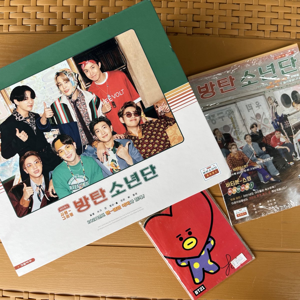 [help rt] wts in rush

BTS BE Deluxe Version included all
🎁Free Gift
💰IDR 600k / $45

not incl fee packing & platform

🍊 co by shopee ✅
🌎 ww shiping ✅

🏷️ bts 방탄소년단 태형 정국 남준 지민 제이홉 진 슈가 in the soop season greetings want to sell lfb looking for buyer army