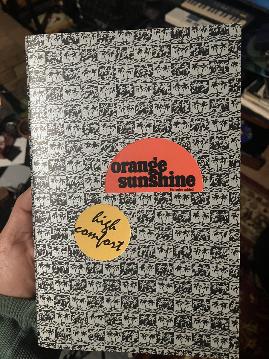 chxxba's tweet photo. Easily the flyest thing on my coffee table 🍊 I really appreciate the gift @High_Comfort @DeweySaunders Impeccable work as always! https://t.co/IGT54rUzKx