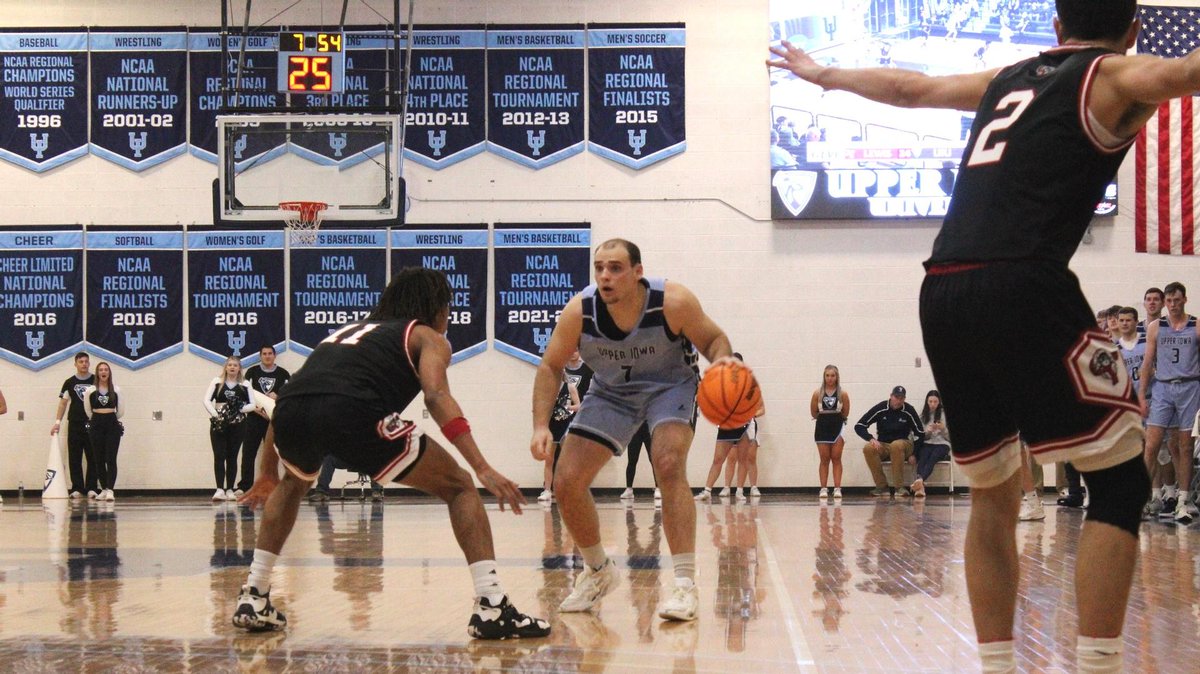 UIUPeacocks's tweet photo. Peacocks Halt Flyers in Defensive Dogfight #FeathersUp
🔗https://t.co/WjfcXYXM6B https://t.co/ug1EhC61fm
