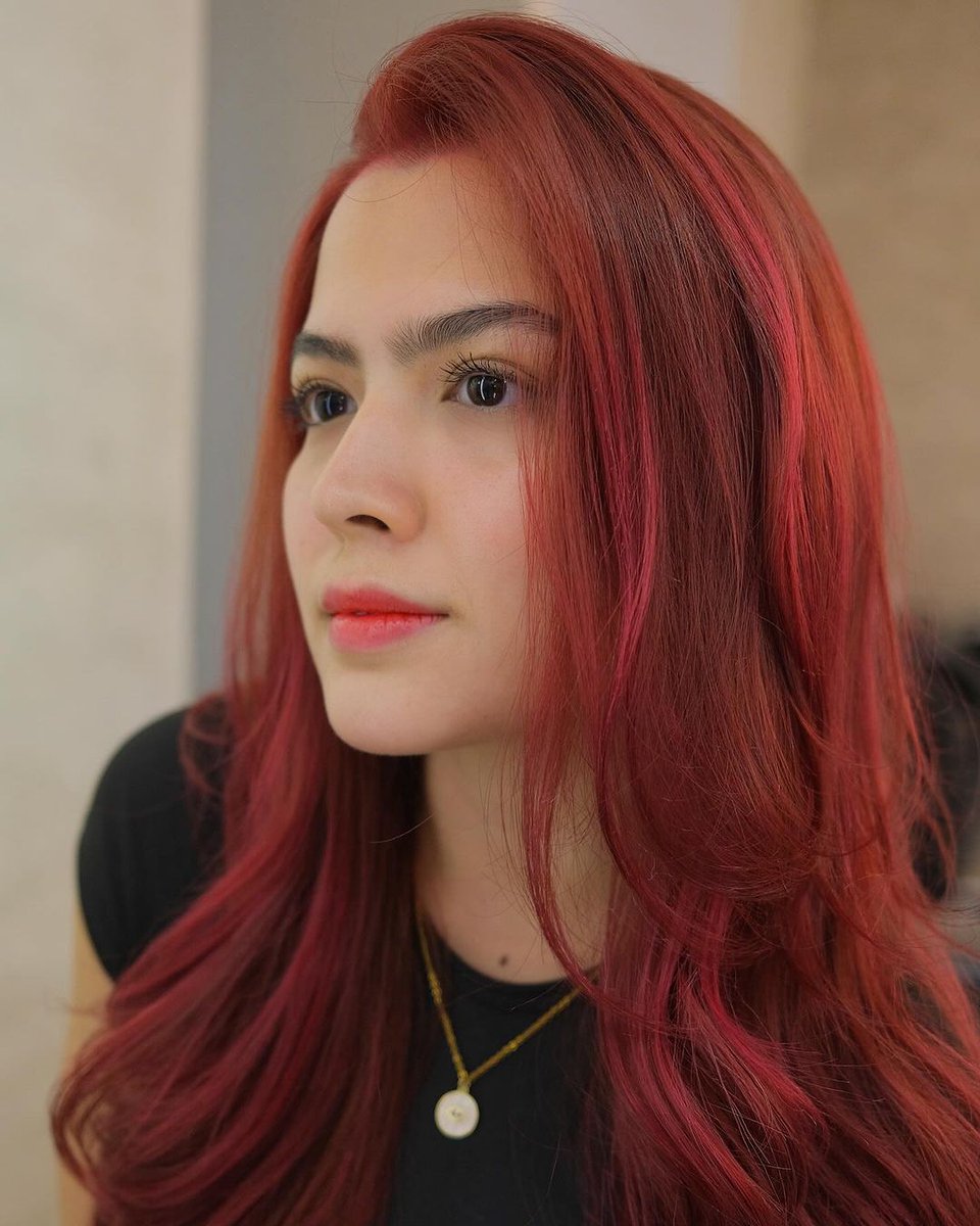 THIS GIRL IS ON FIRE ❤️‍🔥🔥

PAK!!! Proud na ibinahagi ni Alexa ilacad ang kanyang dream hair color sa Instagram.

"Officially a REDHEAD ❤️‍🔥," sey ng aktres sa caption. | 📸: Instagram/Ilacad

For more chika, mag-subscribe sa aming Viber channel sa inqnews.net/BanderaViberCo…