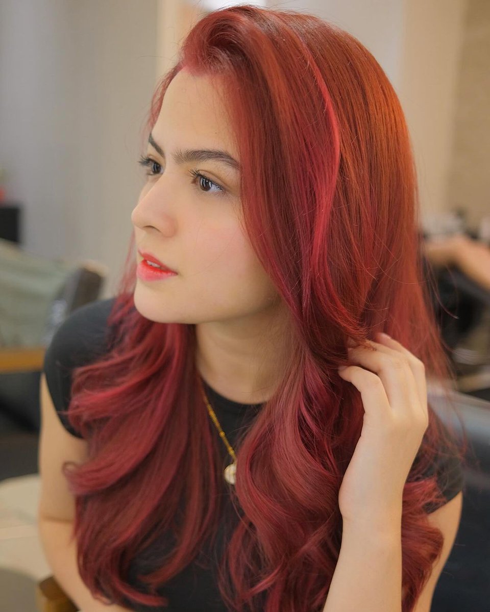 banderaphl's tweet photo. THIS GIRL IS ON FIRE ❤️‍🔥🔥

PAK!!! Proud na ibinahagi ni Alexa ilacad ang kanyang dream hair color sa Instagram.

"Officially a REDHEAD ❤️‍🔥," sey ng aktres sa caption. | 📸: Instagram/Ilacad

For more chika, mag-subscribe sa aming Viber channel sa https://t.co/y1fltfeQcY https://t.co/TpP5zcg6aW