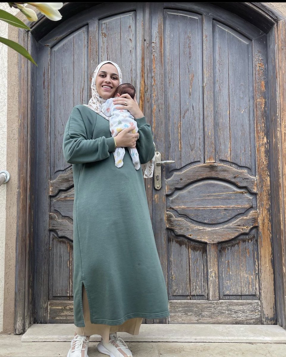 gazanotice's tweet photo. Israel massacred women and children in an air attack on the homes of Dr Fadel Naim's family members in Deir El Balah.

Dr. Samaah Naim and her 9 month daughter Lara and her 3 year son Taiseer.
15 year Batoul.
Asmaa's daughters, Lea (3 years) and Rema (1 year). https://t.co/wrFP3X07Fd