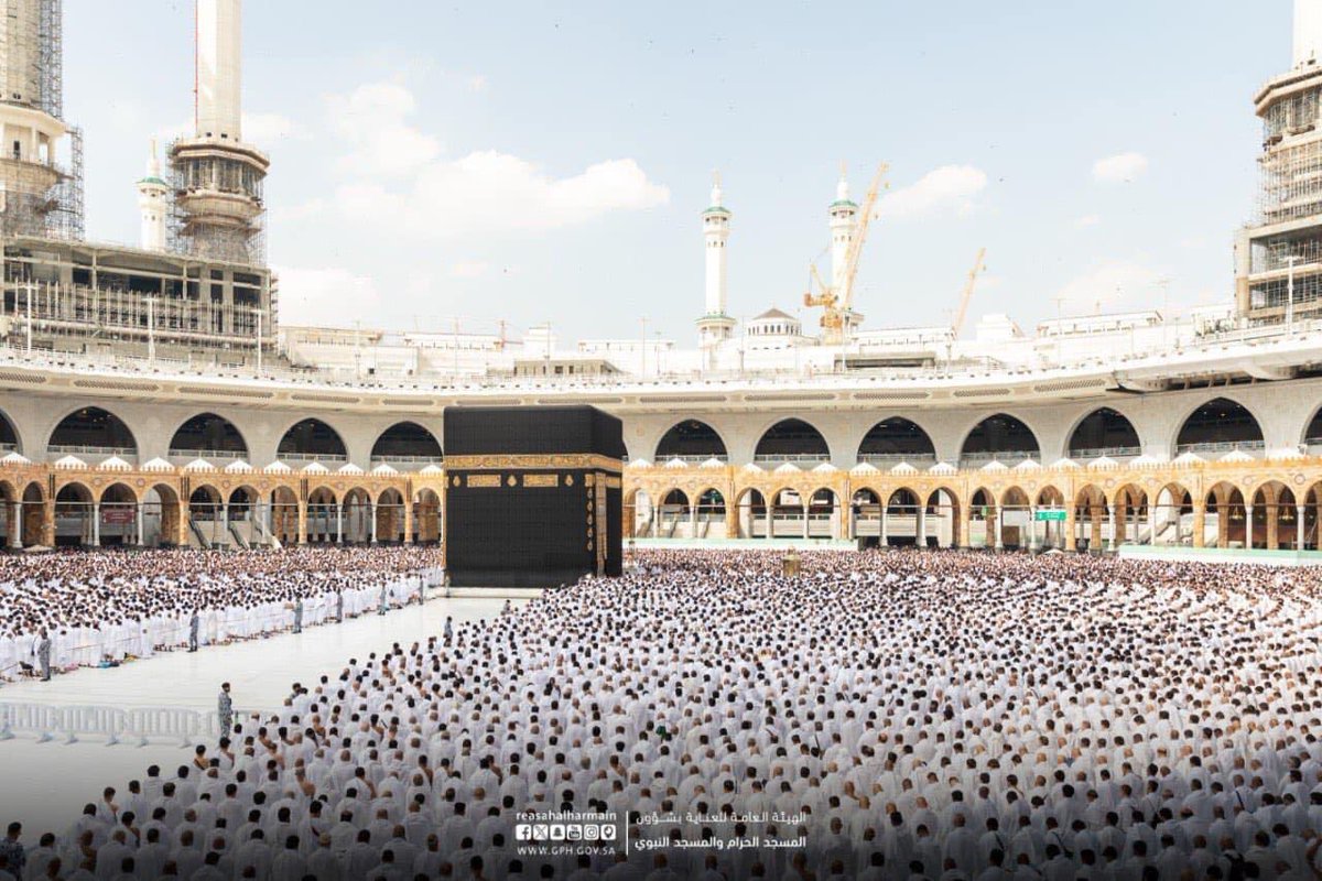 faisal_meer2's tweet image. Do not lose hope, nor be sad. You will surely be victorious if you are true believers.

#Alllah #IslamExplorer #Hadith #Quran #Islam