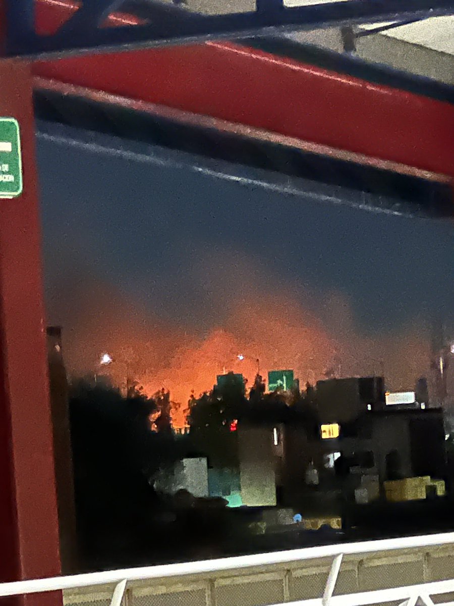 DwinghtRdz's tweet photo. @MrElDiablo8 @Alc_Iztapalapa @SGIRPC_CDMX @MrElDiablo8  incendio?? en altura Tenayuca https://t.co/zrsVLO2Pfo
