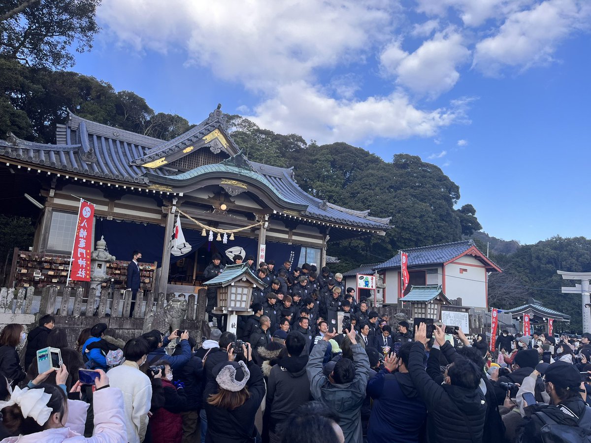 redglassman's tweet photo. 八幡竈門神社に龍がいました。
辰年だけに縁起がいいね👍
大分トリニータの30周年を迎えられた事とこれからのトリニータの挑戦に期待しかない。
短期的でなく、長期的な目線で見て行くしかないよ。
Ｎｏ　TRINITA  Ｎｏ　LIFE
これに尽きるね。 https://t.co/rQW7NH8tL8