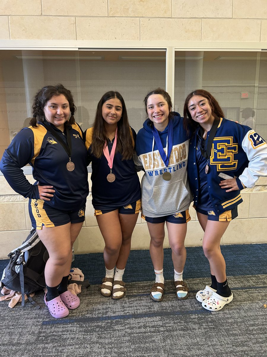 _LADYTROOPERS_'s tweet photo. Girls finished in 4th place at Cy Fair Tournament in Cypress, TX!🤩👏🏼
Individual Results:

126 - Ale Beltran 7th✨
138 - Paulina Butler 1st🥇
165 - Bella Moreno 4th✨
235 - Alina Fragoso 7th✨

S/O to the boys for taking home 1st place 🏆🫶🏼 https://t.co/c5UnfrZCPc