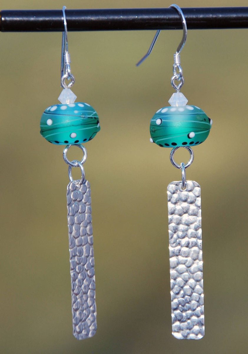 #Lampwork #earrings #hammered #boho #bohochic #greenearrings #etsyhandmade #handmade #etsyearrings #etsymntt #etsysocial#gift #greenjewelry @Etsy #EtsySeller #etsystore #etsygifts #handmadejewelry buff.ly/3r8gZXH