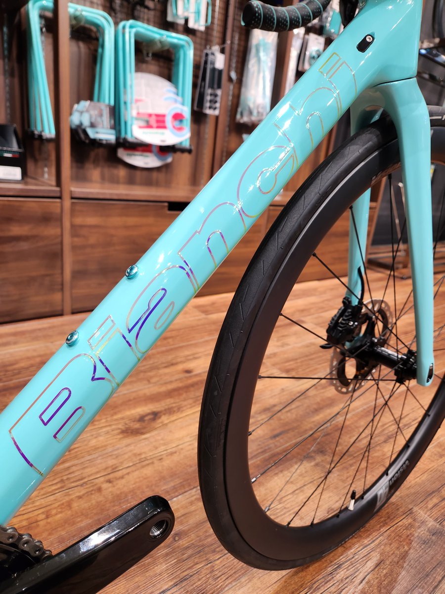 ariake1885's tweet photo. 【有明】大特価にてご用意しております！！

◎SPECIALISSIMA DISC DURA-ACE Di2 55Size CK16
『https://t.co/4mqJWORaqW』

軽量ながら高い剛性とエアロダイナミクスを備えた、ヒルクライムから平坦もこなす軽量オールラウンダー

#ビアンキ #Bianchi #有明ガーデン #チェレステ #SPECIALISSIMA https://t.co/mEAXHRv2sJ