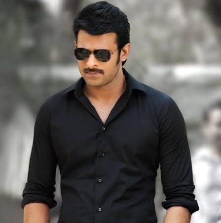 TOlMovies's tweet photo. Who's Looking Stylish In Cooler ?
https://t.co/kzr2iZUMqs

       🔁#Prabhas                     ❤️#Vijay https://t.co/g2qxnnibhy