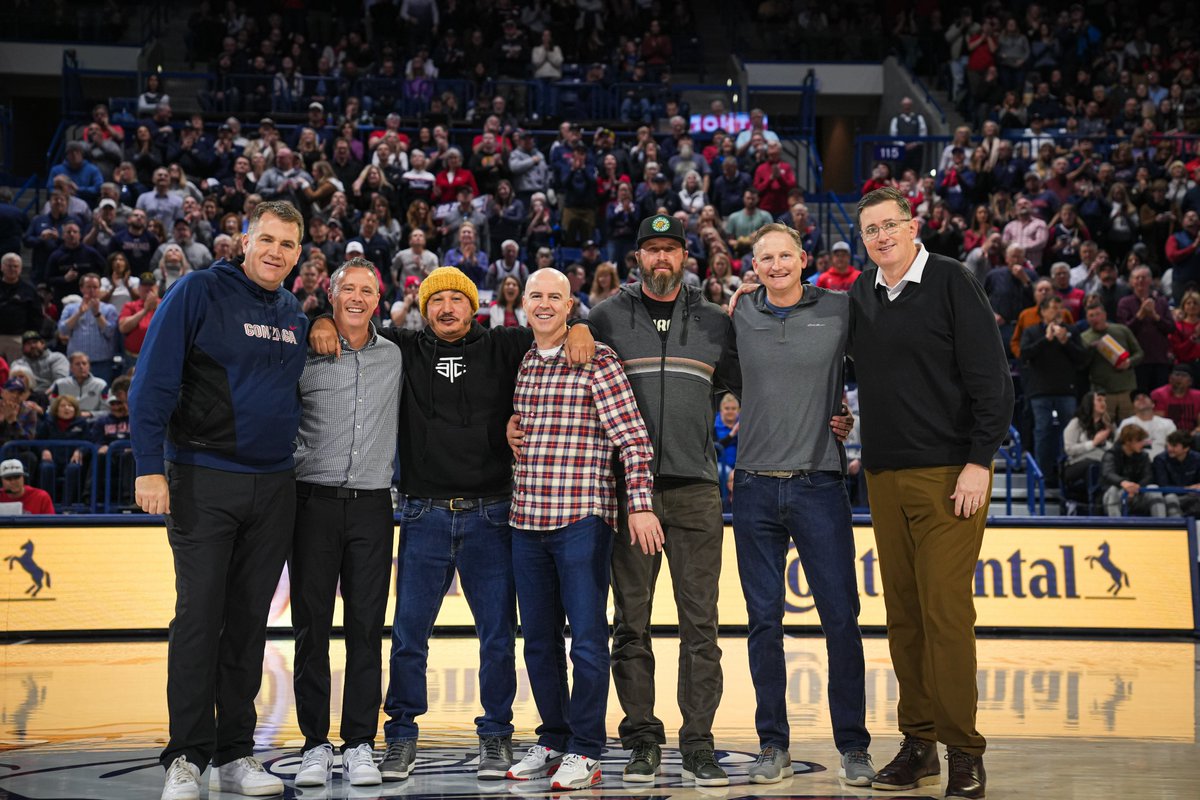 ZagMBB's tweet photo. The '94 Zags 🤩💙 https://t.co/VOe4sS2LwY