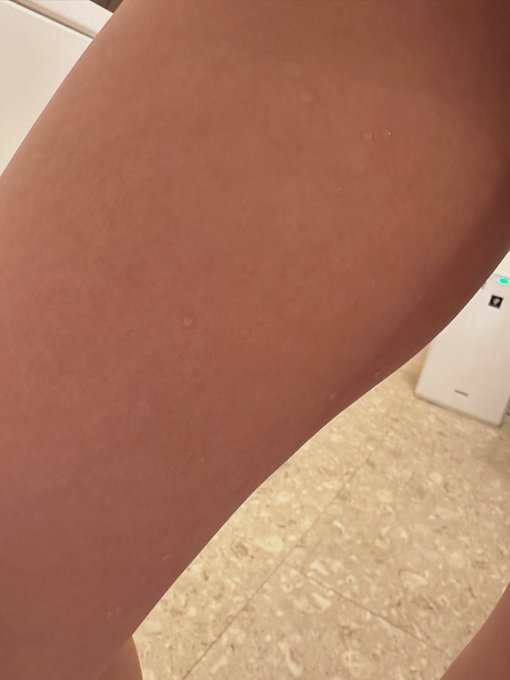 遊んでたら、内ももがビシャビシャになっちゃった🥺 https://t.co/ZJQ60WLJQZ