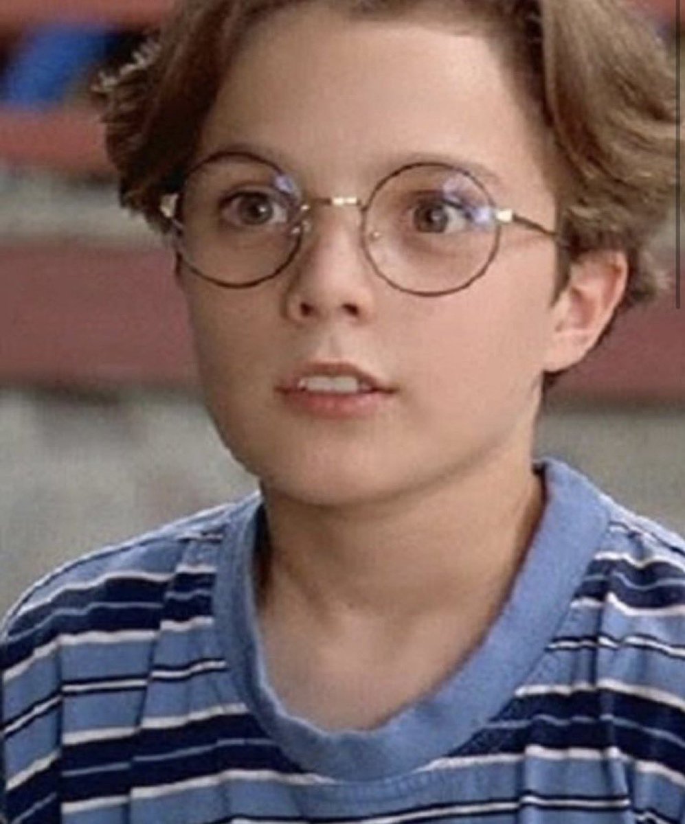 heyarnold04's tweet photo. How has no one ever pointed out that Hugh Grant in Notting Hill looks identical to peed-my-pants Billy Madison kid https://t.co/m6jAIyuSL3