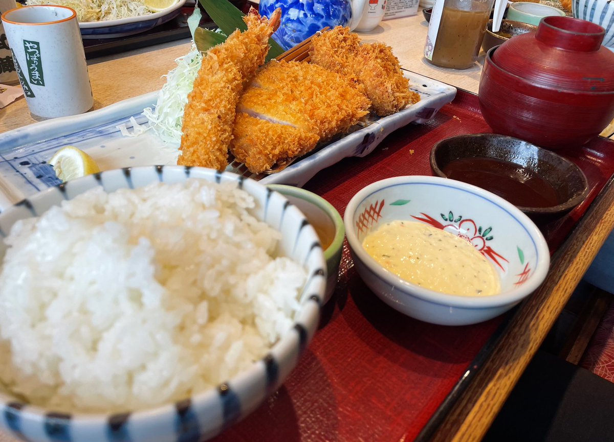 123_plusnppmaya's tweet photo. 隣がとんかつが豪勢だった件🍚 https://t.co/Qajpwu07Si