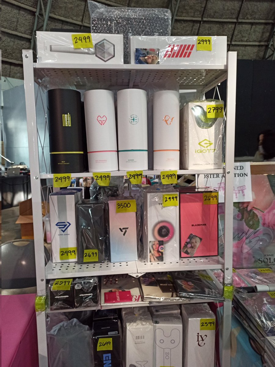 ChizRamyun's tweet photo. Happening now. @makeitliveasia Hallyu Market Holiday.

#Blackpink
#MarkTuan 
#NCT127_NEOCITY_THE_UNITY https://t.co/LSDDqgQkY6